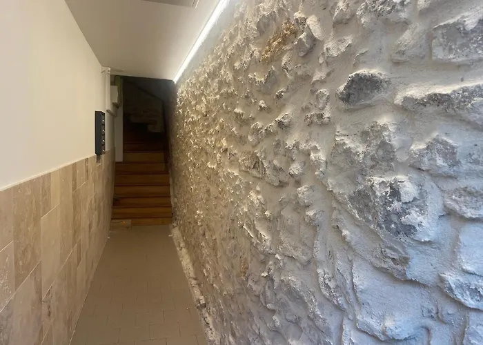 Les De Catherine, La St Georges Appartement